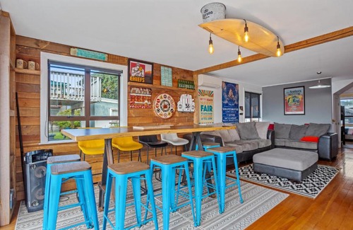 Waihi Beach Maison | Kiwiana Bach - Waihi Beach Holiday Home