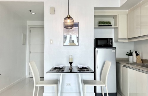 San Lorenzo Copropriété | KL Tower - Clean & Cozy 1BR Unit near Greenbelt Mall Makati City