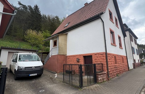 Hauenstein Maison | Kleine Aber Feine Unterkunft mit Direktem Zugang zum Wald!