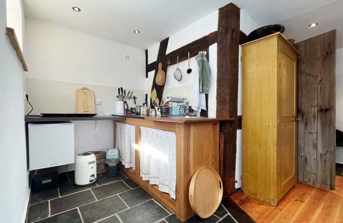 Detmold Appartement | Kleine Ferienwohnung mit Kaminofen Mitten im Grünen