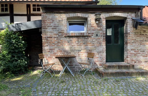 Detmold Appartement | Kleine Ferienwohnung mit Kaminofen Mitten im Grünen