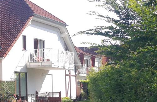 Gustow Maison | Kleine Ferienwohnung mit Terrasse und Gartenblick