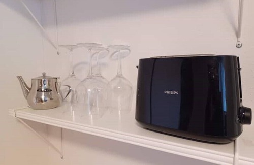Steinhoefel Appartement | Kleine Galerie: Küche Kamin Netflix Hofladen