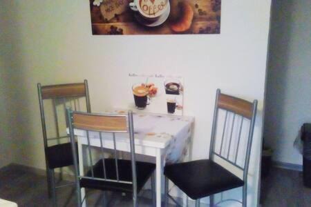 Peterborn Appartement | Kleines Apartement zwischen Ega und Messe Erfurt