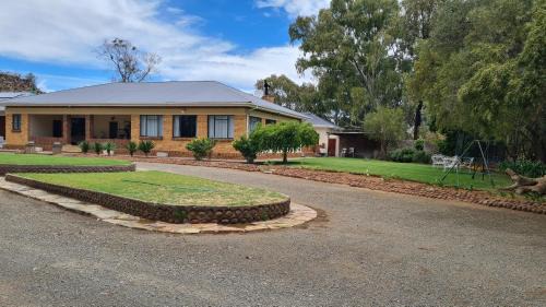 Karoo Hoogland Maison | Klipheuvels Gaste Plaas