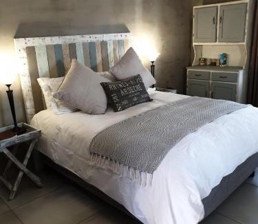 Karoo Hoogland Maison | Klipheuvels Gaste Plaas