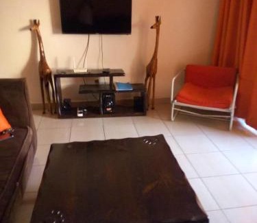 Mombasa Lit Et Petit-Déjeuner | KMA APARTMENTs Gs