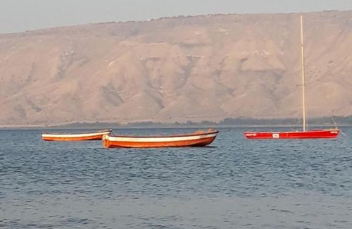 Kinneret Cabine | Kmo Yam In The Love Garden