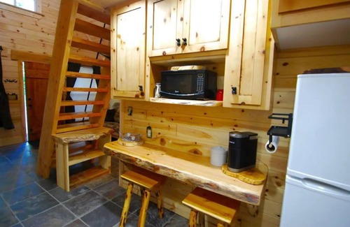 Ashford Cabine | *Knot A Care Cabin* a Rustic Retreat!