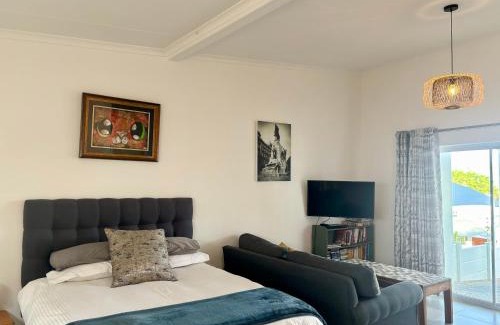 Windhoek Appartement | Knottinghill Studio - About 500 meters from Lady Pohamba Hospital and Grove Mall