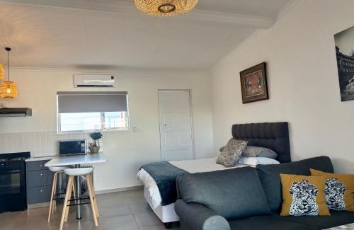 Windhoek Appartement | Knottinghill Studio - About 500 meters from Lady Pohamba Hospital and Grove Mall