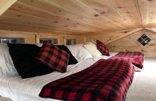 Big Sandy Maison | Knotty Pines Cabin near Kentucky Lake, TN
