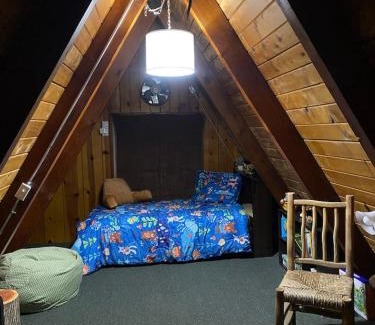 Wishon Chalet De Ski | Knotty Pines Lodge