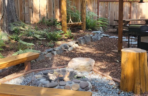 Ashford Cabine | Knotty Shack Cabin-Unique Log Cabin with Hot Tub Stay, Explore, Retreat & Repeat