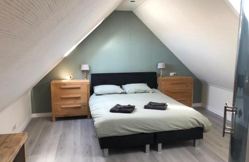 Jorwert Appartement | Knus Afke appartement aan het water in Jorwert