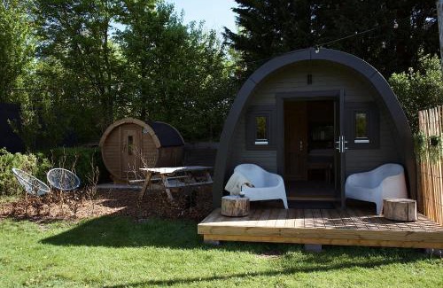 Jubbega Chalet De Ski | Knusse Glamping Pod met privé sauna & uitzicht