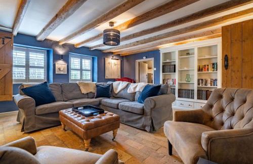 North Creake Maison | Knyvetts sleeps 6, 3 double beds, pretty garden