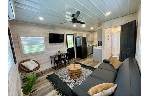 Carbon Hill Maison | Koby-NEW tiny home with shared fishing pond