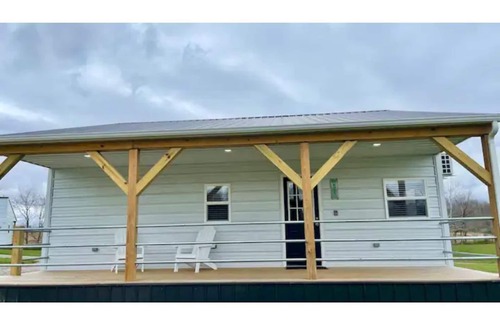 Carbon Hill Maison | Koby-NEW tiny home with shared fishing pond