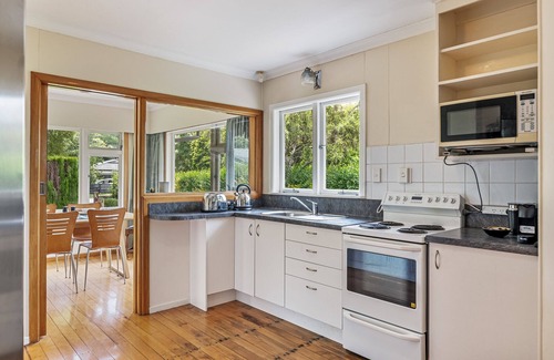 Waikanae Maison | Kohekohe Garden Cottage - Waikanae Holiday Home