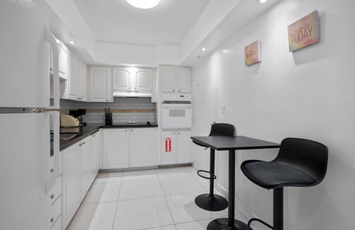 Hollywood South Central Beach Appartement | Komffy 1BED Condo w/Pool View | 3rd Floor at Tides