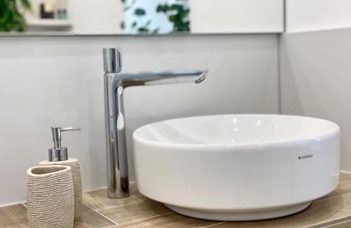 Friedrichstadt Appartement | Komfort - Suite zentral, mit Balkon und Waschmaschine