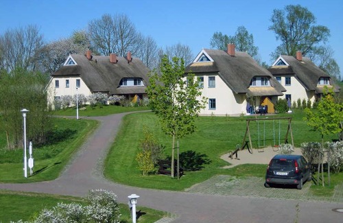 Puddemin Maison | Komfortables Reetdachferienhaus Hasel 1