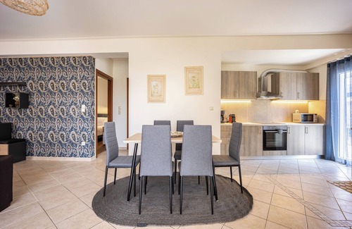 Agios Dimitrios Appartement | Komis House,Elegant 3BR City Retreat with Private Terraces-Near Metro