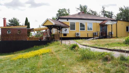 Koping Appartement | Komplett lägenhet med sjöutsikt