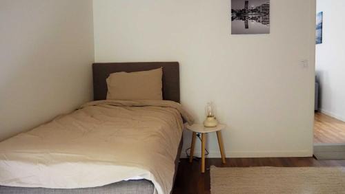Koping Appartement | Komplett lägenhet med sjöutsikt