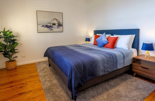 Bolton Point Maison | Kooroora - a waterfront haven w/ indoor fireplace