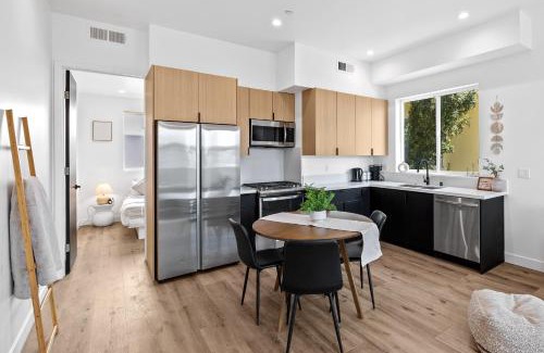 Pico-Union Appartement | Koreatowns Best Deluxe 2BR with Private Roof Deck
