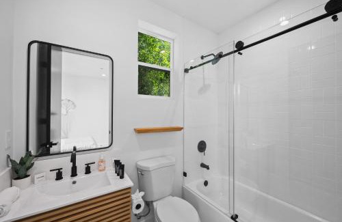 Pico-Union Appartement | Koreatowns Best Deluxe 2BR with Private Roof Deck
