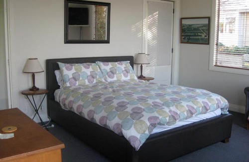 Renwick Maison | Korohi Vineyard BnB