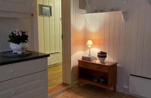 B Maison | Koselig gammelt hus på gård