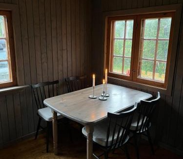 Vang Maison | Koselig hytte på hugastølen