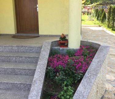 Sapareva Banya Maison | Kot Garden Guest House