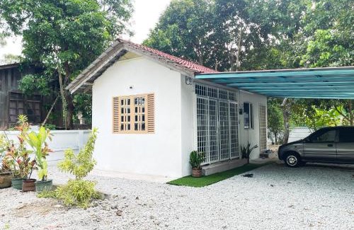 Kota Bharu Chalet De Ski | Kota Bharu RS Desa Roomstay