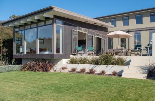 Akaroa Maison | Kotare Point Paradise - Akaroa Holiday Home