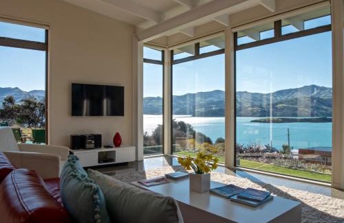 Akaroa Maison | Kotare Point Paradise - Akaroa Holiday Home