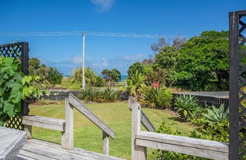 Omapere Maison | Kotare Retreat - Omapere Holiday Home
