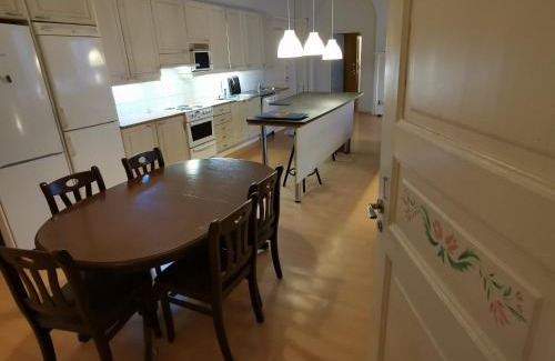 Karhula Maison | Kotkan Residenssi Guesthouse Huonemajoitus