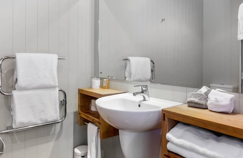 Kawaha Point Cabine | Koura Lodge