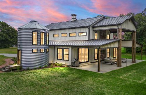 Tefft Maison | Kouts Home High-End Retreat in Secluded Setting