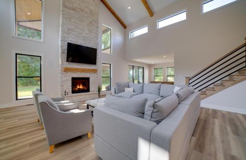 Tefft Maison | Kouts Home High-End Retreat in Secluded Setting