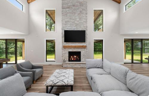 Tefft Maison | Kouts Home High-End Retreat in Secluded Setting