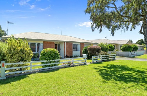 Greerton Maison | KOWHAI COTTAGE - TAURANGA HOLIDAY HOME, pet friendly in Tauranga