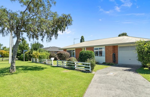 Greerton Maison | KOWHAI COTTAGE - TAURANGA HOLIDAY HOME, pet friendly in Tauranga