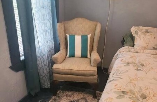 Canton Maison | Kozy Knook with queen bed