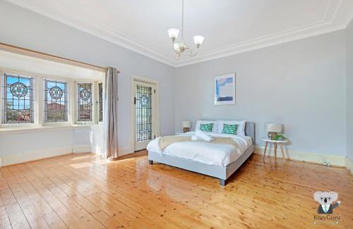 Campsie Maison | KOZYGURU Campsie Oldie-but-goodie look 4 Bed House NCA011